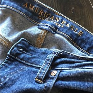 AE Men’s relaxed straight extreme flex jeans.